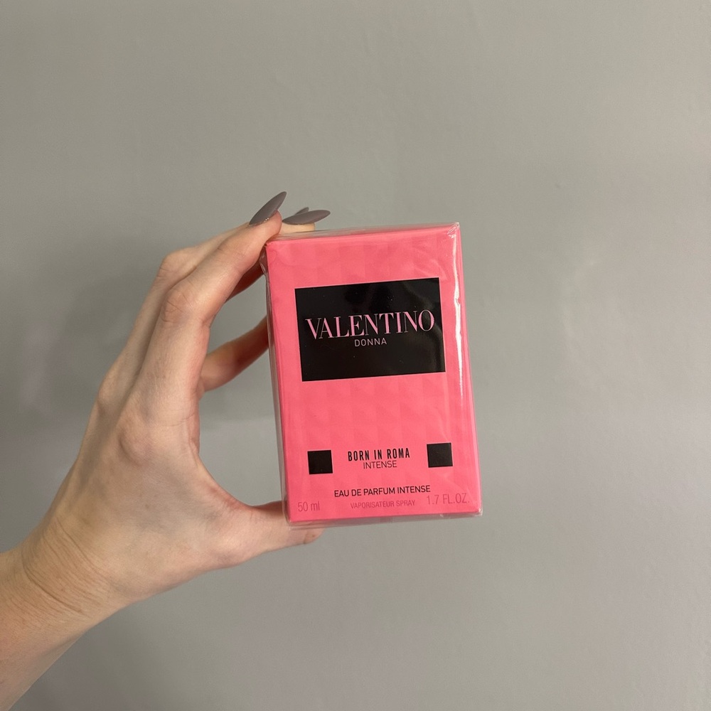 Valentino Donna born in Rome intense perfume